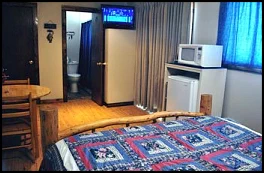 Relax in the Fishermans Room with satellite TV, fridge, microwave, free Wi-Fi and air conditioning.