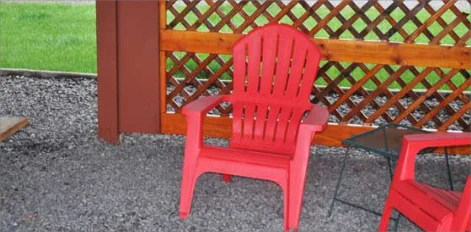 Relax in the Mountain View Motel’s refreshing breezeway.