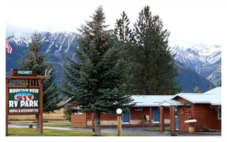 Retro western-style Joseph Oregon motel.