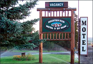 Welcome sign at the Mountain View Motel – RV Park.