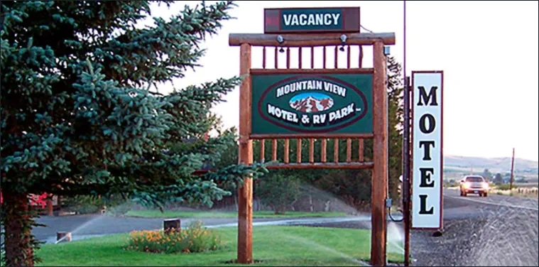 Welcome sign at the Mountain View Motel – RV Park.