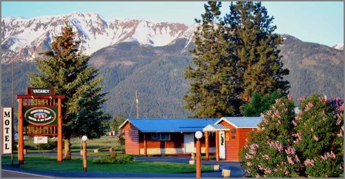 Retro western-style Joseph Oregon motel.