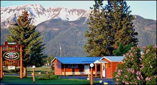 Retro western-style Joseph Oregon motel. 